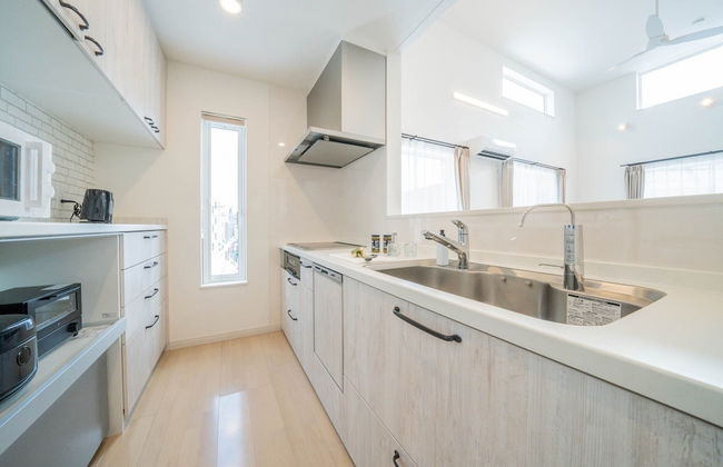 THE LUNA LOUNGE - Photo 49