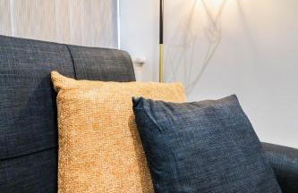 The Eden Suite - 1BR Chic Apt with Luxe Shower, Smart TV & Free Secure Parking in Central High Wycombe HP13, Sleeps 3 - Foto 57