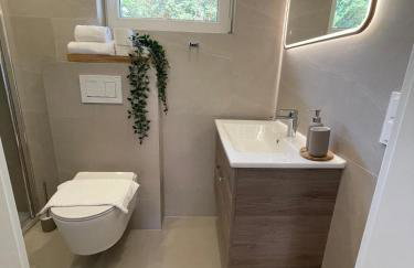 Five Studios - Premium Rooms with King Size Bed, Kitchen, AC, close to Ramstein Air Base - Foto 9