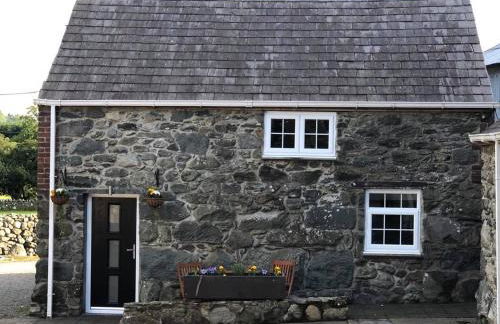 The Grooms Cottage - Photo 2