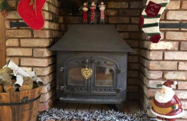 5-Bed Home - Sleeps 12 Pool Garden & Play Area - Foto 42