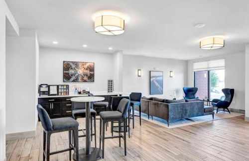 Washer & Dryer with Free Underground Parking with a Pool - Foto 24