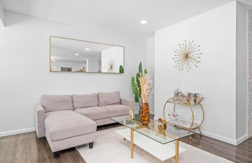 Relaxed Luxury Pet Friendly Home with Pool and Backyard Lounge in San Antonio, TX - Foto 23