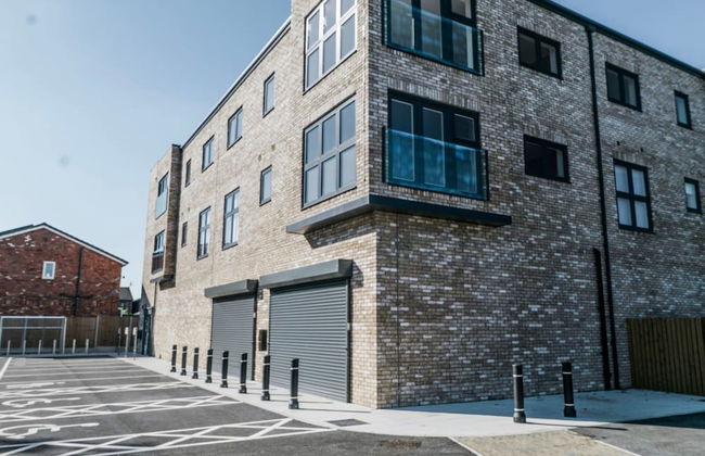 Luxury Manchester Apartment - Yellow - Photo 6