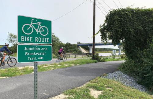 Modern and Comfy-2BR 2BA with pool access - ground floor, Near Outlets & Beaches - Foto 39