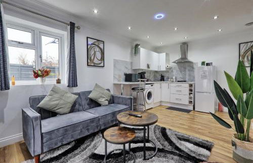 Very Cosy & Lovely 1 Bed Garden Apartment with side access, Suitable for Long Stay and Short Stay - Photo 47