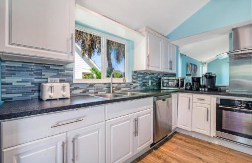 Palm Paradise - Pet Friendly Home on Siesta Key w/ Large Heated Private Pool & Outdoor Area! - Foto 22