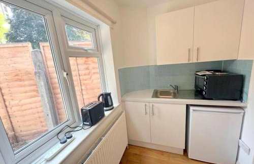 Twin Studio Flat in Sutton - Ground Floor - Foto 6