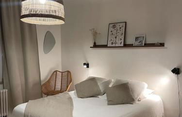 Grand appartement entier en hyper centre a 10 minutes de lille, métro a 50m et la gare de Tourcoing et à 900m et parking a proximité - Foto 1