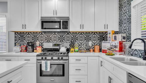 Sunny Simi Valley Valley 4BR 3BR LTR Modern Home Dedicated Work Place High Speed internet - Foto 4