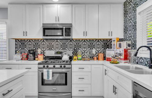 Sunny Simi Valley Valley 4BR 3BR LTR Modern Home Dedicated Work Place High Speed internet - Foto 4