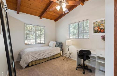 Red Cabin in Twain Harte - King bed - Photo 29