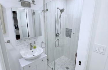 Private 3BR Home - Hot Tub, Yard, Arcade & Parking - Foto 9