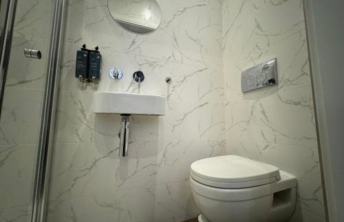 Southgate Luxury Apartments-Jaquzzi Bath-Private Parking- suitable for contractors - Foto 50