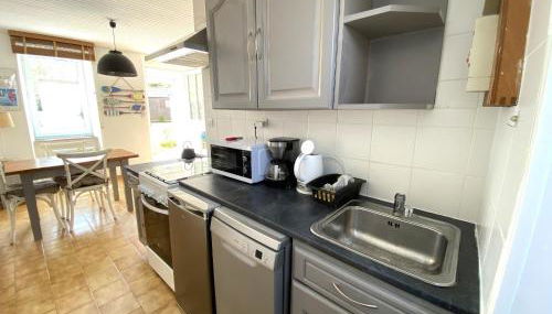 Maison ancienne charmante avec jardin, proche du port de Groix - FR-1-813-8 - Photo 4