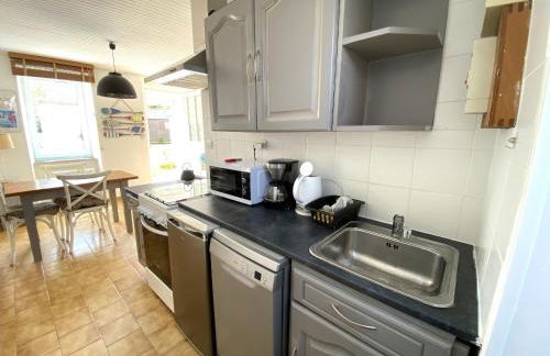 Maison ancienne charmante avec jardin, proche du port de Groix - FR-1-813-8 - Photo 4