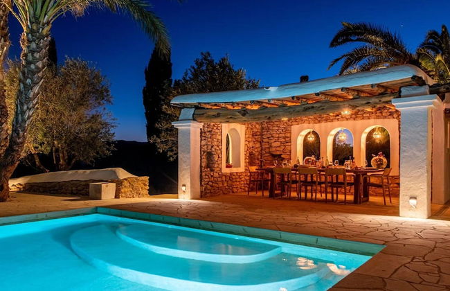 Traditional Villa With Garden - Photo 21