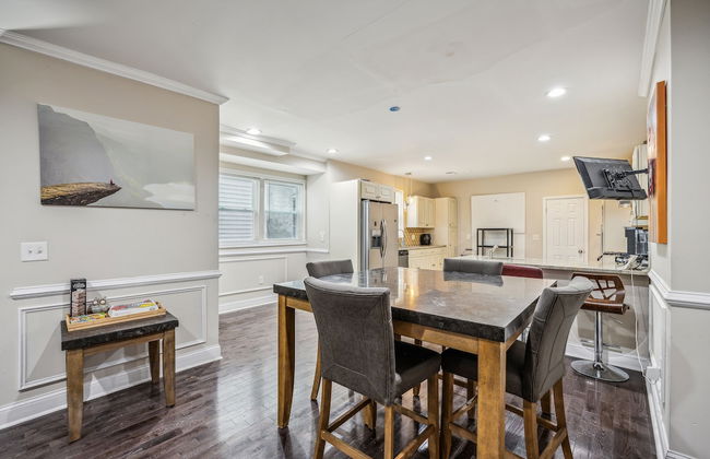 Elegant 5br Townhome In Prime Location 5 Bedroom Townhouse by RedAwning - Foto 16