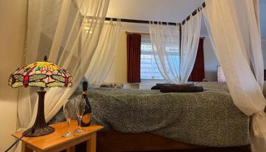 Highly rated Stunning Spring Break With Friendly Alpacas & Private Hot Tib in the Quaint Dorset Countryside with BBQ and outdoor patio, perfect for couples and walkers - Foto 4