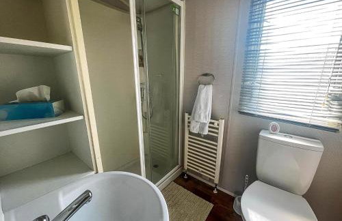 Homely 8 Berth Caravan In Essex, At Steeple Bay Ref 36046E - Foto 16