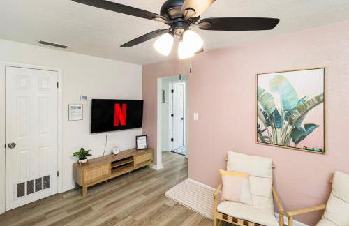 Stylish Condo min from UF & Shands Pets Welcome! - Photo 6