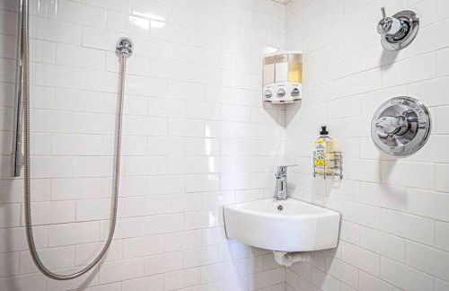 1786 Farm Cottage Honeymoon Suite Renovated 2022 - Foto 9