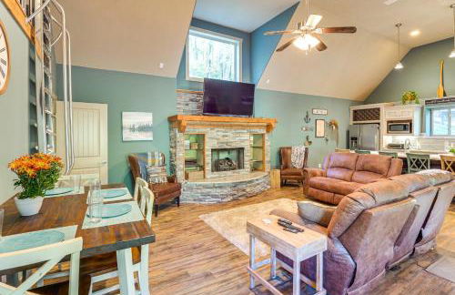 Walk to Marina Center Hill Lake Home with Hot Tub - Foto 1