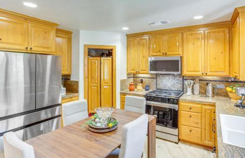 Forest Views and Fire Pit! Cozy Cabin in Crestline - Foto 6