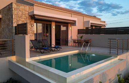 A V Luxury Apartments with Private Pools - Photo 35