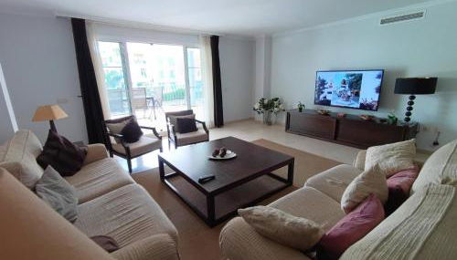 Charming 3 Bedroom Apartment in Puerto Sotogrande - Foto 2