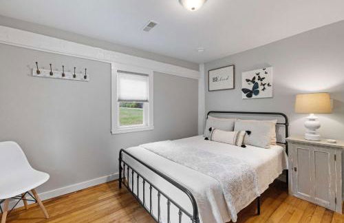 Comfy Large Bungalow - 4 Bed 1BA On Private Pond - Foto 35