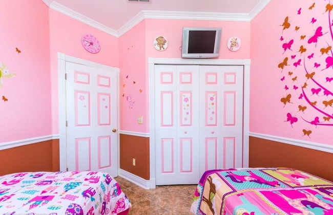 "southern Charm" 4 Bed & 2 Bath Private Pool Home 4 Bedroom Villa by RedAwning - Photo 11