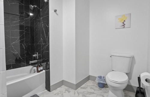 Cozy Urban Getaway - Free Parking, Gym, Stadium - Foto 36