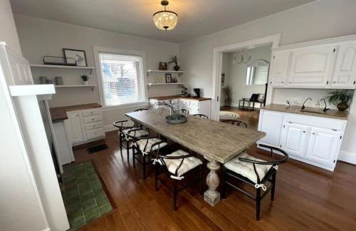 Deluxe 6 Bedroom 3 Min to Downtown w 2-car Driveway - Foto 11