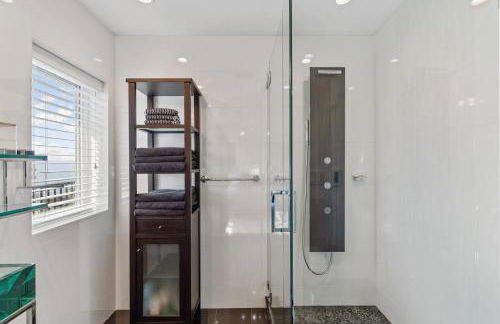 Serene Oceanview Escape with Expansive Deck home - Foto 39