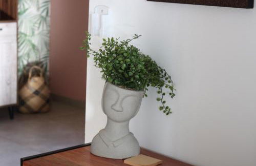 Pool Oasis with Mountain Views - Foto 18