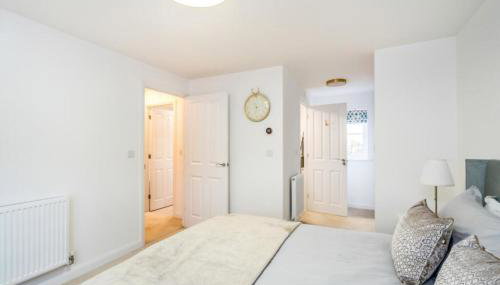3-Bed Home Chichester with Parking, Ensuite & Garden - Foto 2