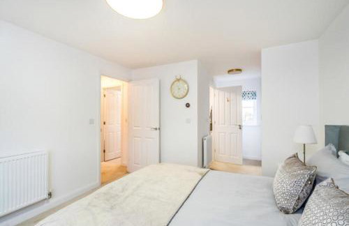 3-Bed Home Chichester with Parking, Ensuite & Garden - Foto 2