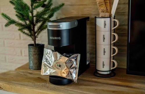 Stonegate Lodge King Bed, WIFI, 50in Roku TV, Salt Water Pool Room #103 - Foto 15