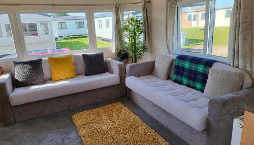 Parkdean Kessingland Beach Holiday Chalet - Photo 4