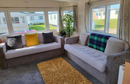 Parkdean Kessingland Beach Holiday Chalet - Photo 4