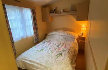 Secluded Woodland Hideaway - 2 Bed with Private Parking - Photo 3