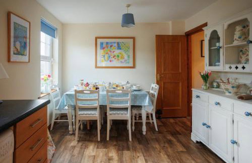 Saintfield Centre - Sleeps 8 - Garage & patio - Foto 8