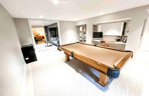 Modern Westport Studio with Pool Table & Lounge - Foto 1