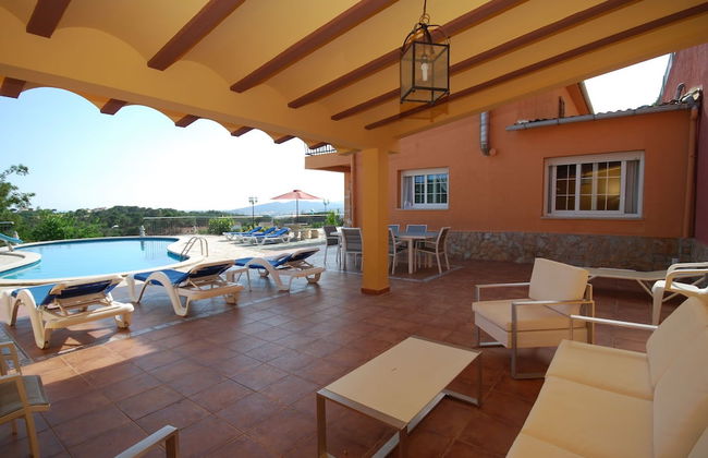 Beautiful Villa in Blanes With Private Swimming Pool - Photo 6