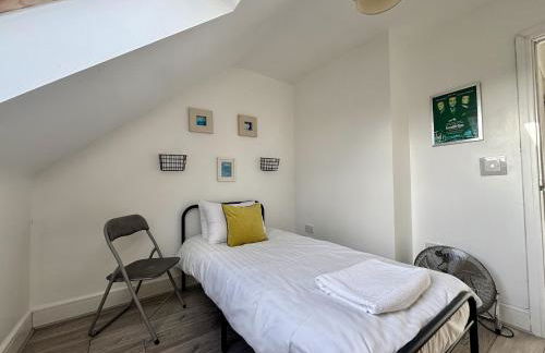 Egham Modern Two Bedroom Apartment - Foto 1