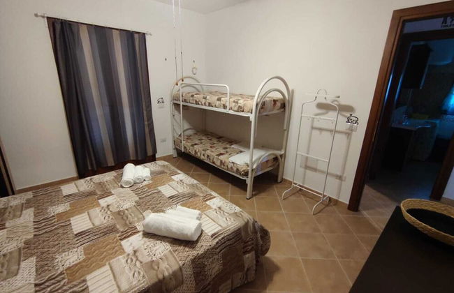 Villa 6 Beds Just Minutes From San Teodoro - Photo 3