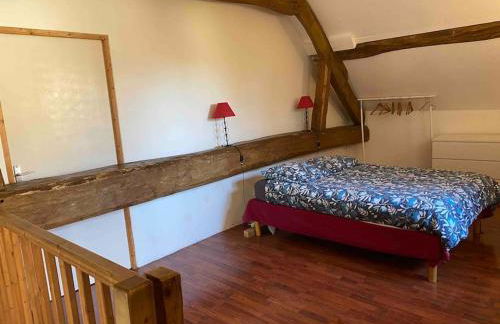 maison en pierre atypique sur jardin paysagé - Photo 9