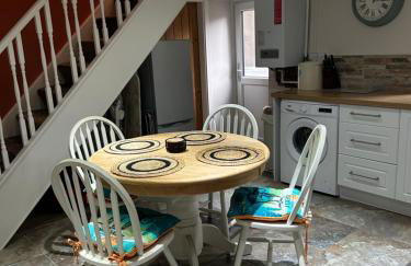 The Buxton Retreat A Luxurious 3-Storey Townhouse with Four Poster Bed and Double Jacuzzi Bath" - Photo 20