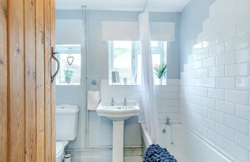 Crompton Cottage - Photo 10